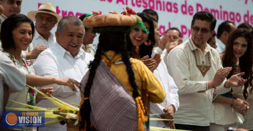 Charapan gana el concurso de indumentaria tradicional