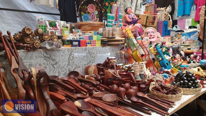 Mayor ordenamiento en el Tianguis Artesanal de Pátzcuaro