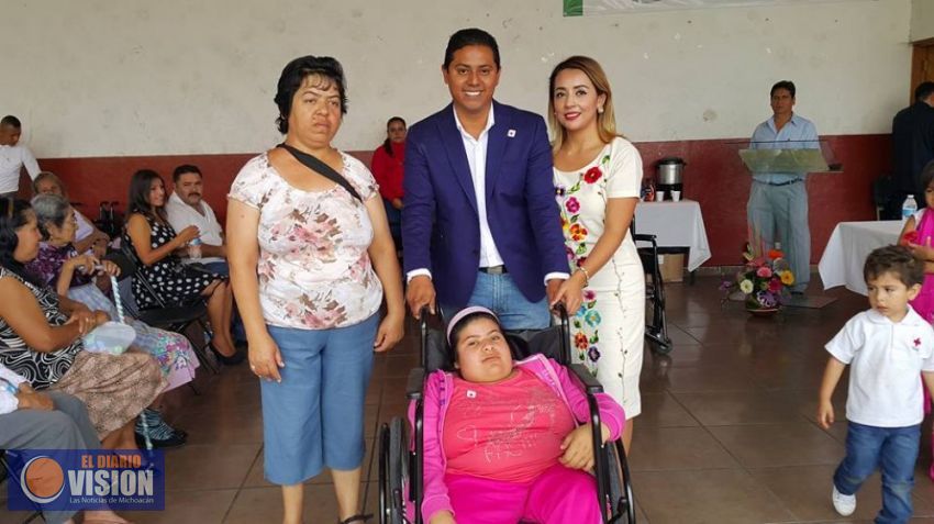 DIF Municipal de Taretan, entrega apoyos a personas discapacitadas