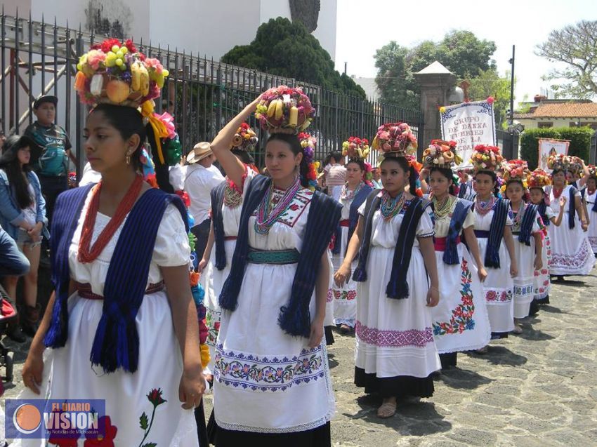 Todo listo para el Desfile de las Aguadoras en Uruapan