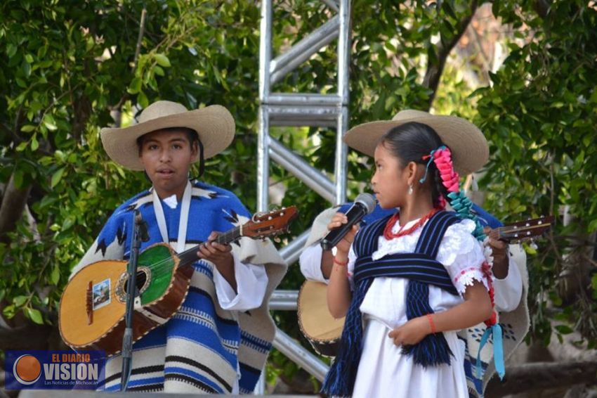 En Erongaricuaro, realizan Primer Encuentro de Danzas y Orquestas Purhépecha
