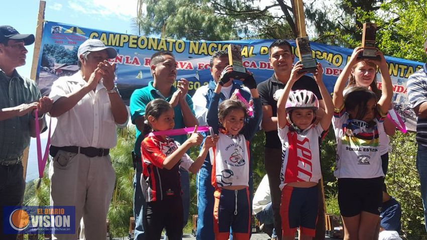 En Tingambato, realizan Campeonato Nacional de Ciclismo: Max Maximiliano