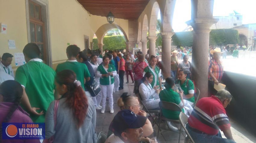 Alumnos del Conalep Michoacán atienden a adultos mayores