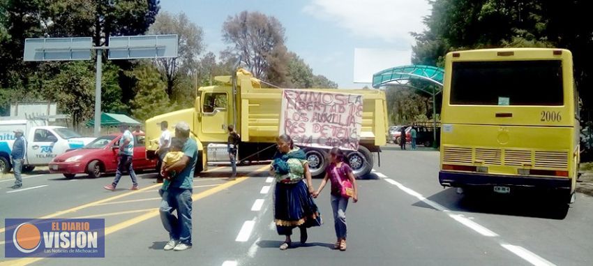 Nuevo bloqueo carretero; piden liberen 3 personas