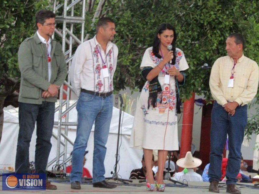 En Erongarícuaro, realizan Primer Encuentro de Danzas y Orquestas Eronari