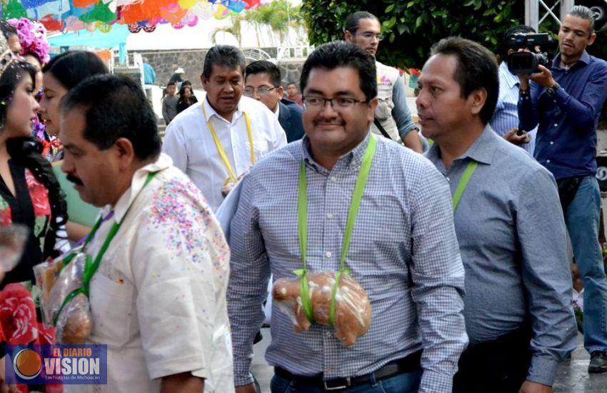 En Charapan se apoya a los artesanos: Juan Carlos Hernández 