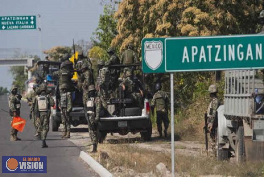 Manifestantes incendian tráiler en Tierra Caliente