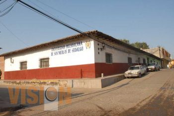 Rector de la UM recibe demandas para instalar Campus en Huetamo