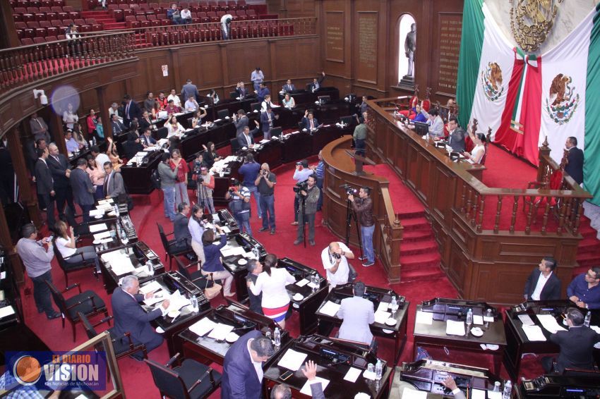 Aprueban diputados Convocatoria para otorgar la Medalla Michoacán al Mérito Docente 2016