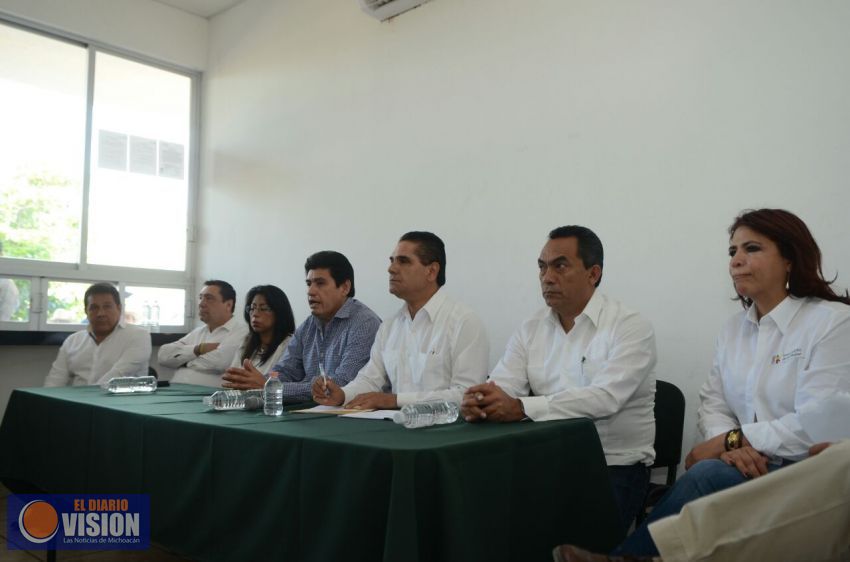 Escucha el Gobernador Silvano Aureoles a mujeres de Múgica
