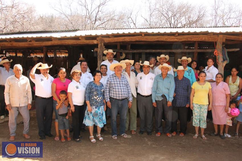 Elias Ibarra, Presidente Municipal de Huetamo, visita comunidades 