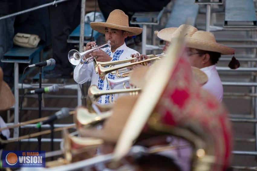 Brindan mantenimiento a reserva hidráulica en Charapan