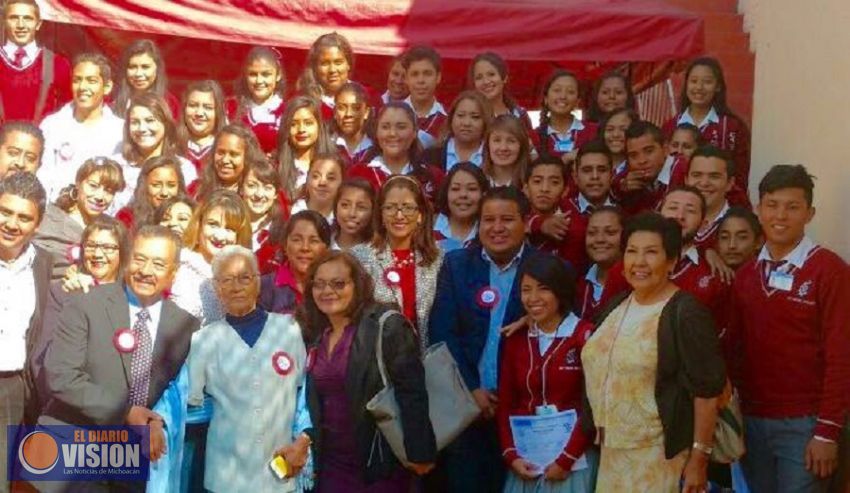 La educación transforma sociedades: Juan Pablo