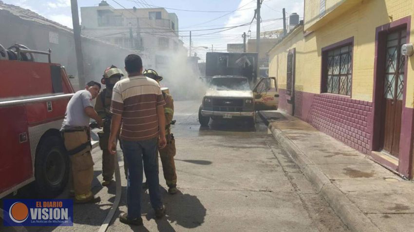  En pleno Centro de Zamora, queman unidad de transporte