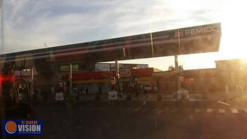Ahora incendian Oxxo en Zamora