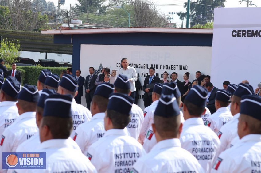 Hoy inicia una nueva etapa para la policía en Michoacán: Silvano Aureoles 