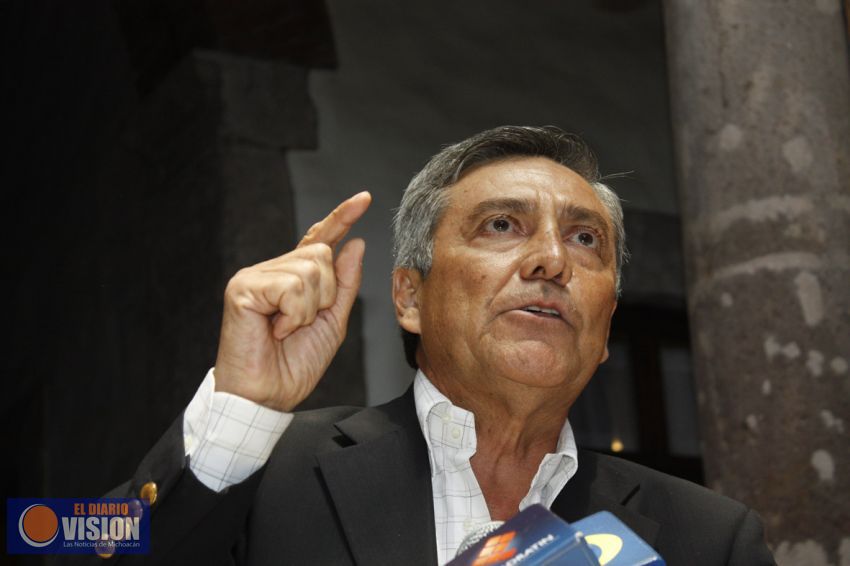 Cristóbal Arias Solís, renuncia al PRD
