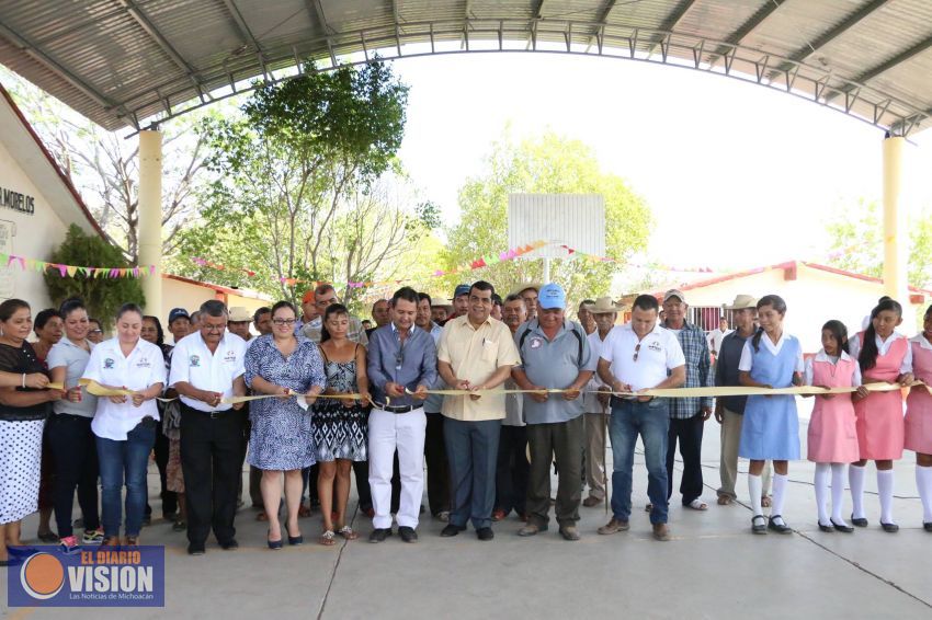  Inaugura Elías Ibarra techo elevado en Santa Rita