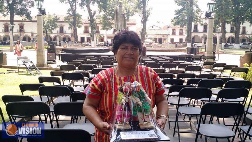 Indígenas purhepechas reconocen solidaridad de Elena Poniatowska