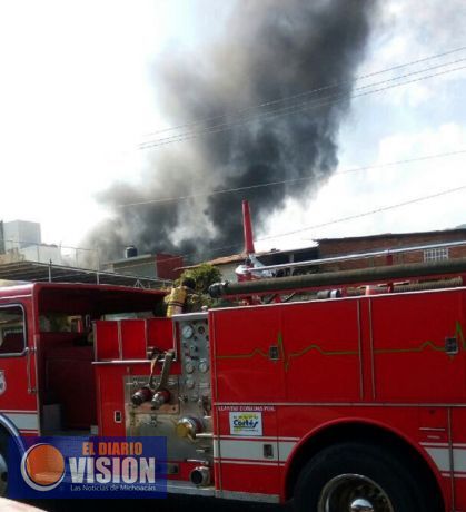Dantesco incendio en  una planta de Marves en Uruapan