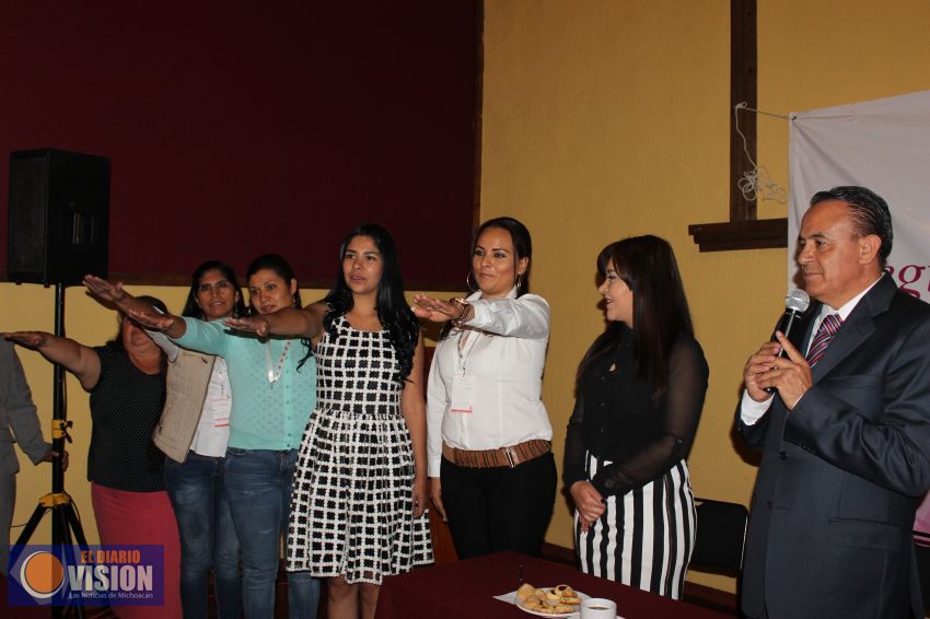 Sigala toma protesta a Regidoras con Causa A.C
