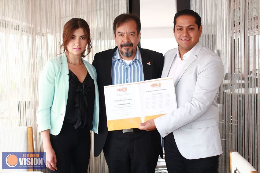 Enrique Acha recibe reconocimiento de la Fundación México con Valores de Movimiento Ciudadano