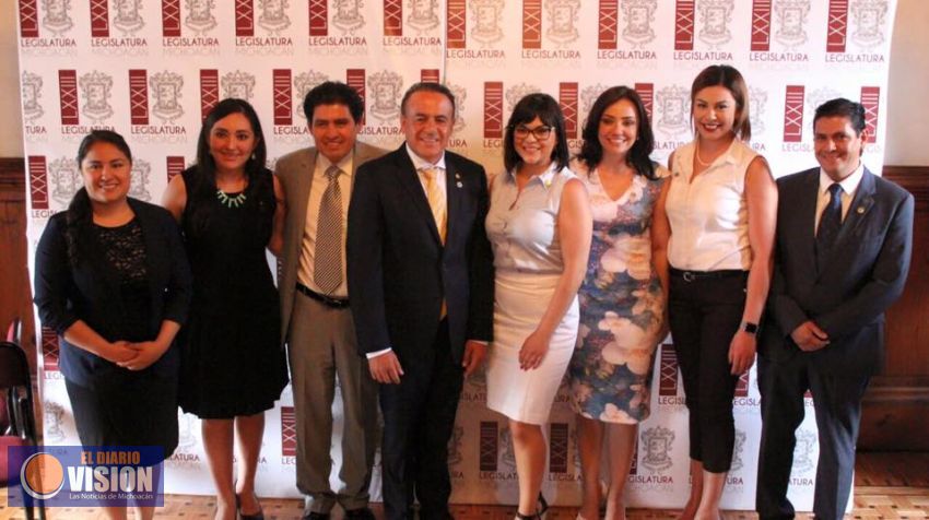 Por generar proyectos para migrantes en Yakima: Ernesto Núñez