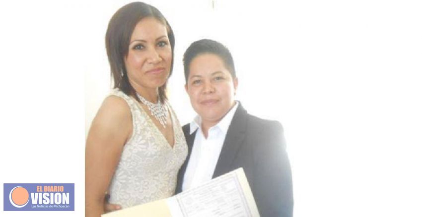 Celebraron el primer matrimonio entre mujeres, en Apatzingán