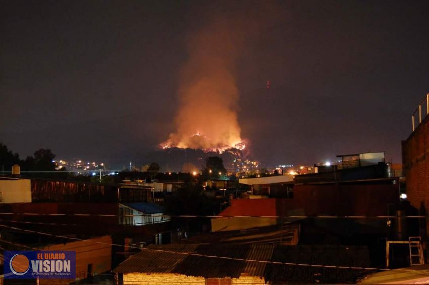 Devastador incendio, consume principal pulmón de oxígeno de Uruapan