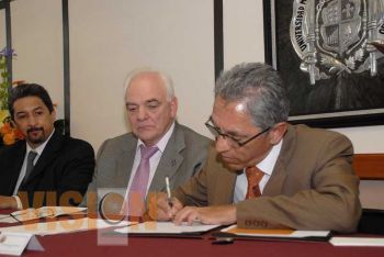 Firman convenio Universidad del País Vasco con la UM‏