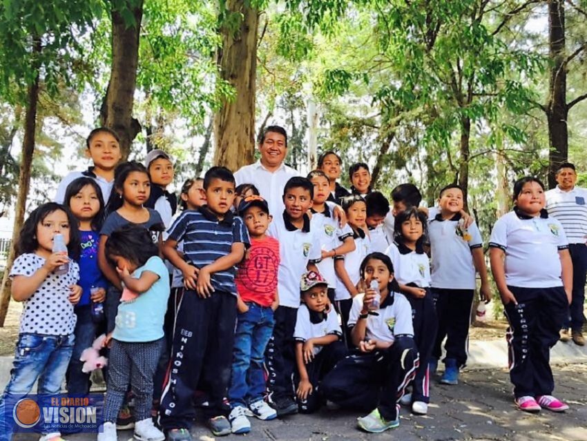 Infantes de la comunidad de Atapan festejan día del Niño con la SPI