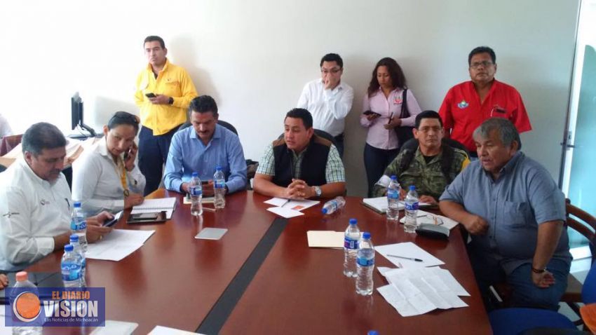 Ángel Cedillo llama a la suma de esfuerzos para controlar incendio en Cerro de la Cruz