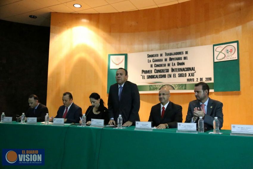Reconoce Zambrano rol preponderante de trabajadores de la Cámara de Diputados 