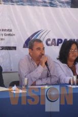 Aldo Macías se compromete con la niñez de Uruapan a cuidar el agua y la salud.‏
