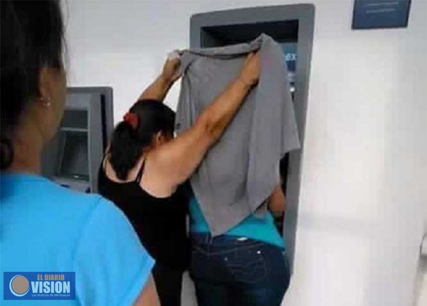 LadyCajero se vuelve viral y se apodera de las redes sociales