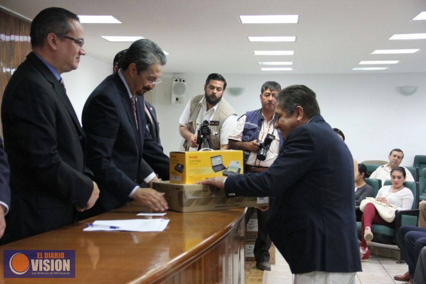 Modernización tecnológica, respuesta al esfuerzo académico de instituciones nicolaitas: Rector