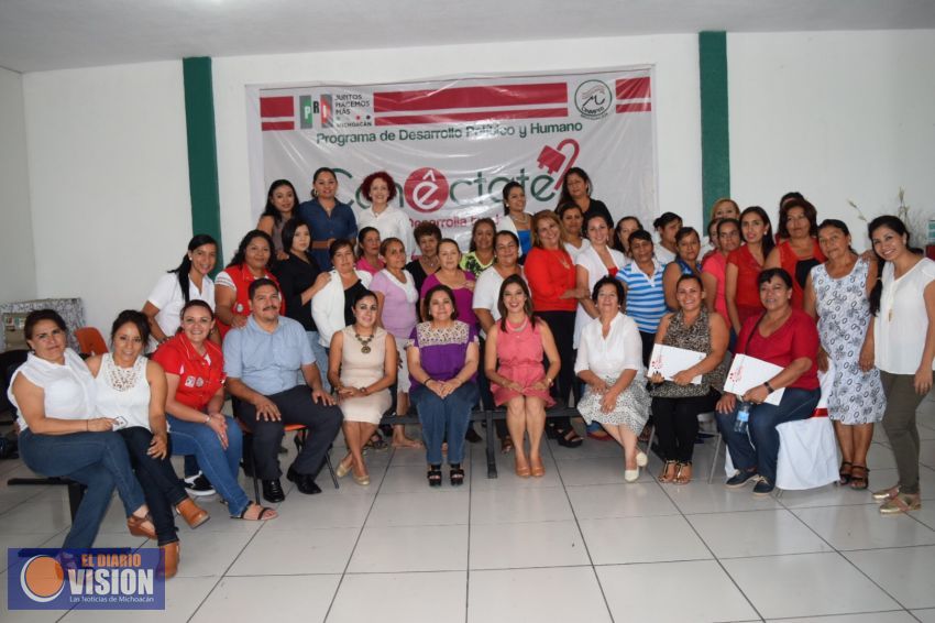  Rocío Pineda llama a las mujeres de Michoacán a participar en política.