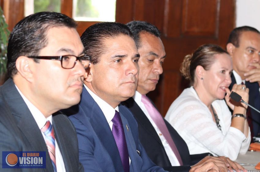 Empoderar a mujeres para cambiar patrones de violencia de género: Silvano Aureoles