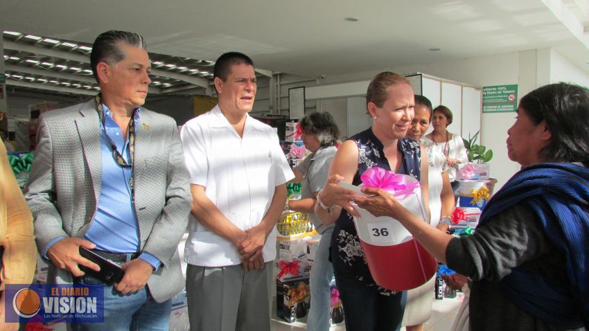Festejan a las mamás artesanas en la Expo Fiesta Michoacán 2016