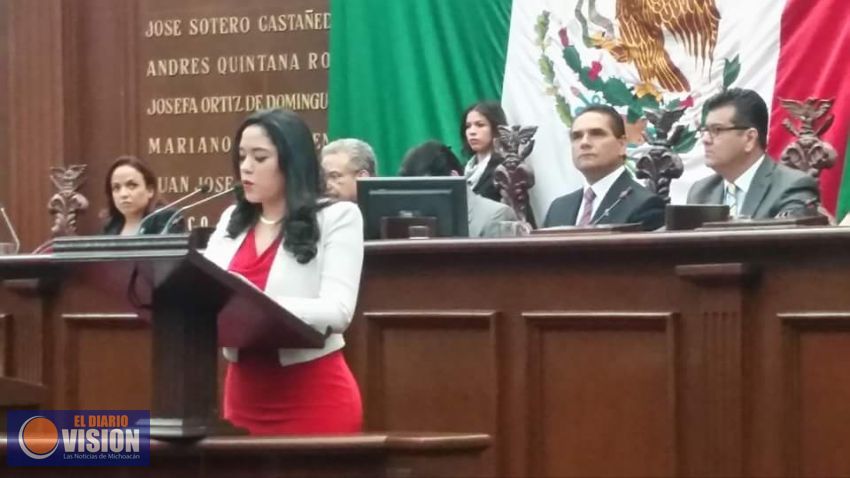  En el Congreso de Michoacán, inicia sesión solemne, entrega medalla Mérito Docente