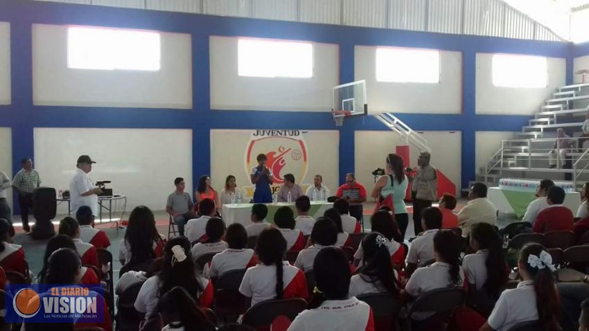  Ana Fidelia Quiros, campeona.Mundial imparte conferencia en Múgica