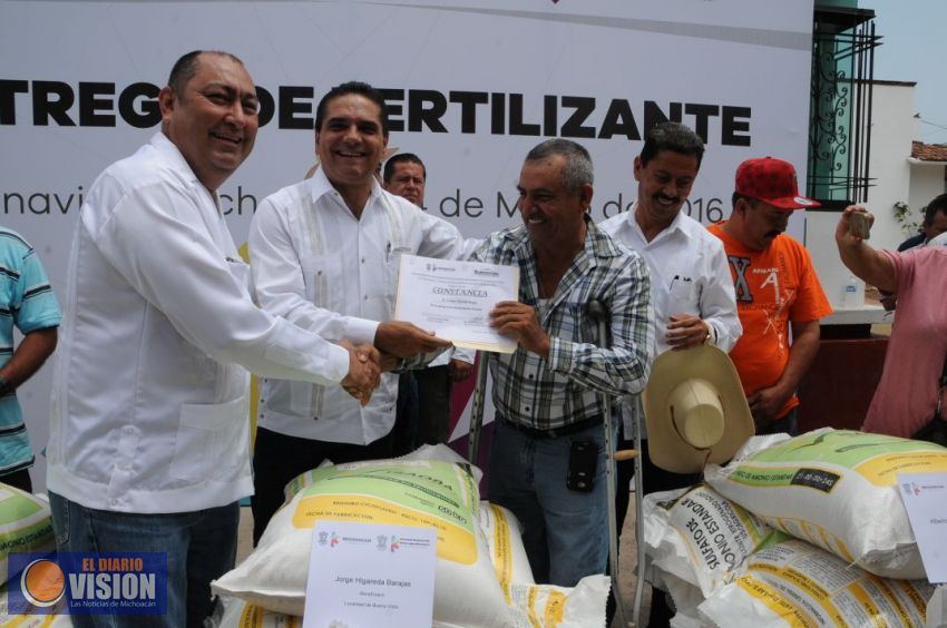 Arranca Gobernador Programa Estatal de Fertilizante Región Tepalcatepec