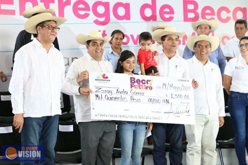 Beca Futuro evitará deserción escolar: Elías Ibarra