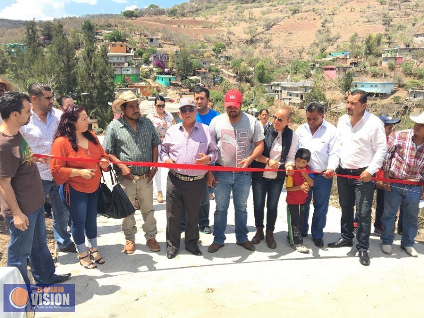 Inauguran pavimentación de la Calle Volteadero en Tarímbaro