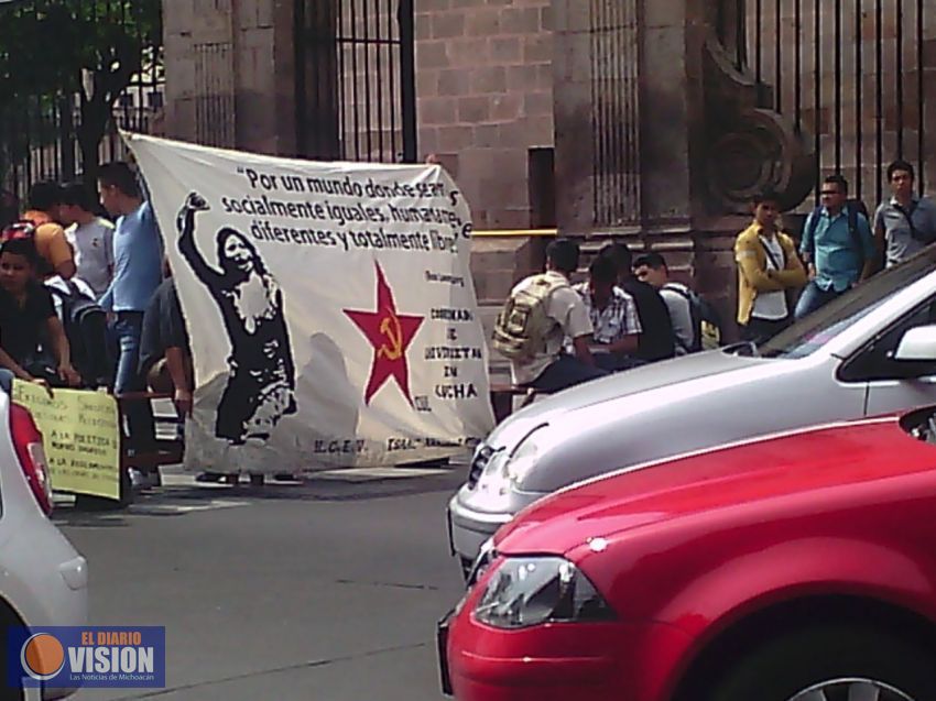 Integrantes de la CUL se manifiestan en el centro, buscan condonaciones 