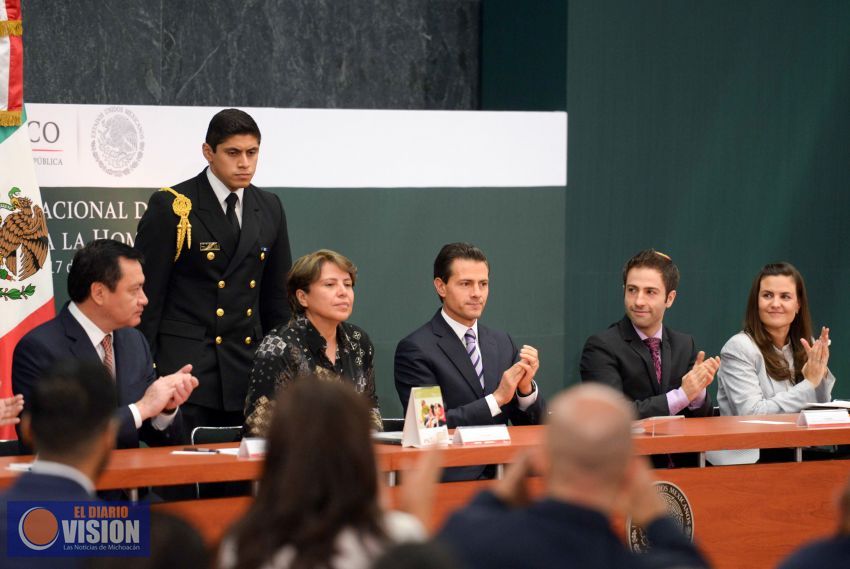 EPN anuncia cambios a la Constitución para reconocer el matrimonio gay