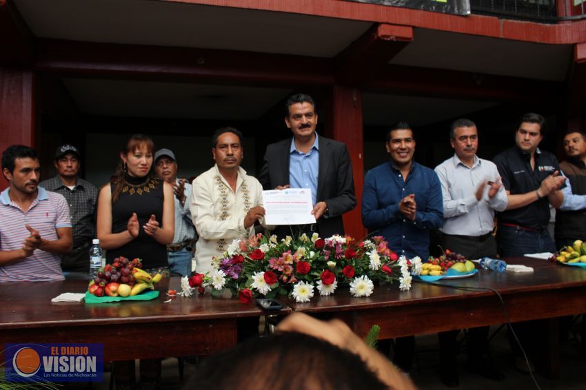 Entregan el Cerro Comburinda como Herencia Ecológica a Jóvenes de Tingambato