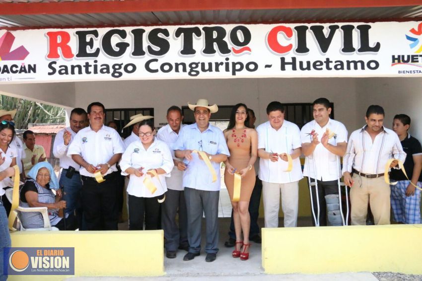 Elías Ibarra inaugura dos registros civiles en Santiago Conguripo y Turitzio