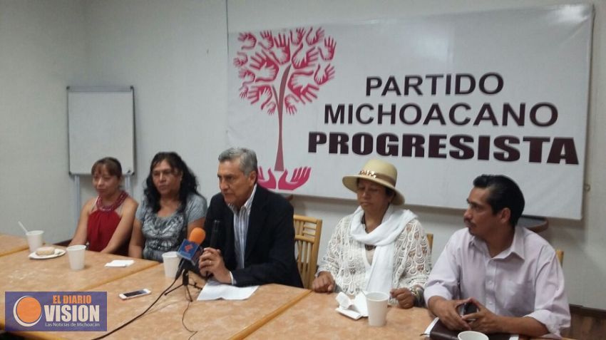 Sumiso, agachón con el gobierno y despilfarrador el IEM en el estado: Cristóbal Arias