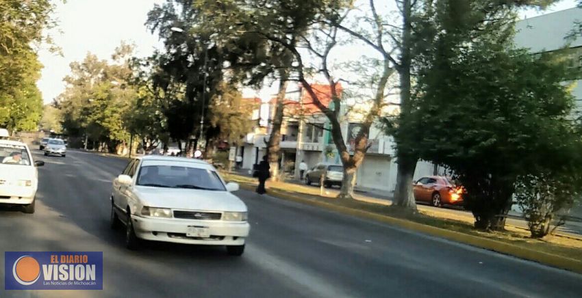 Circulación en Avenida Camelinas, fluye tráfico 